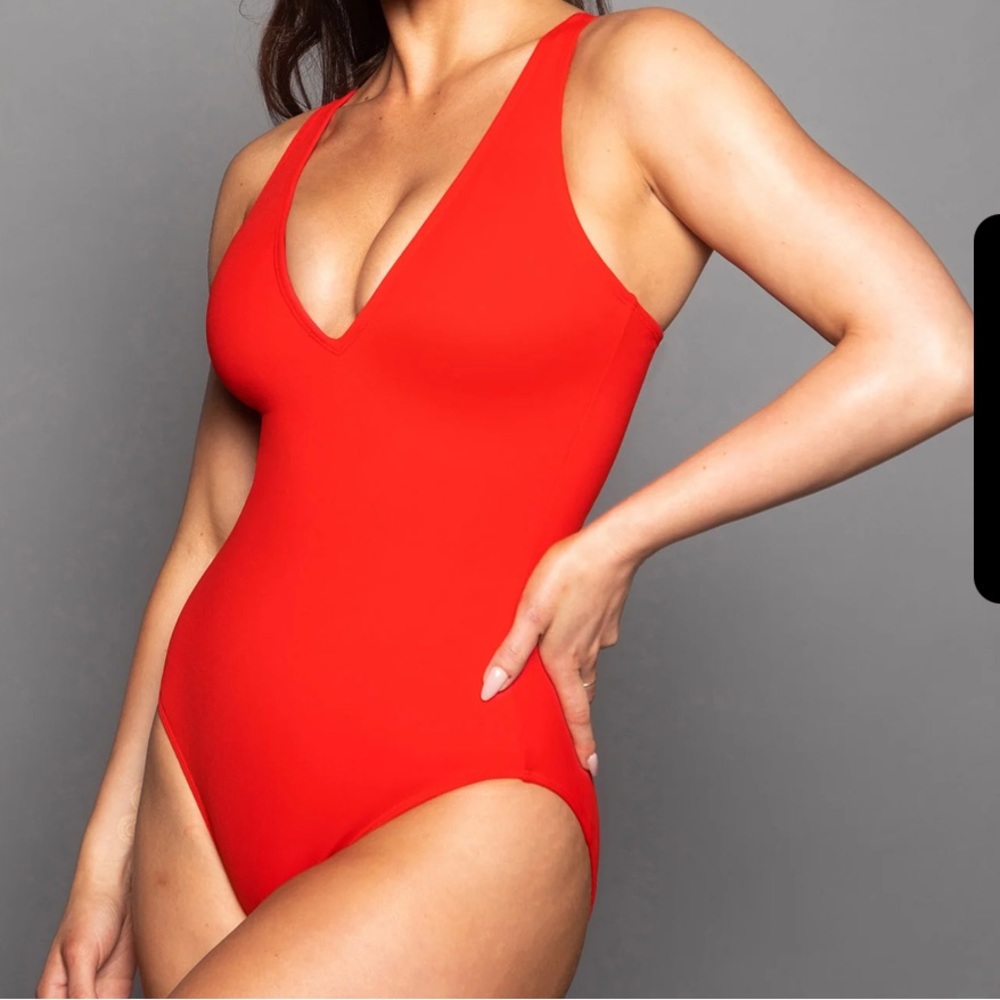 TA3 plunge in red size XS